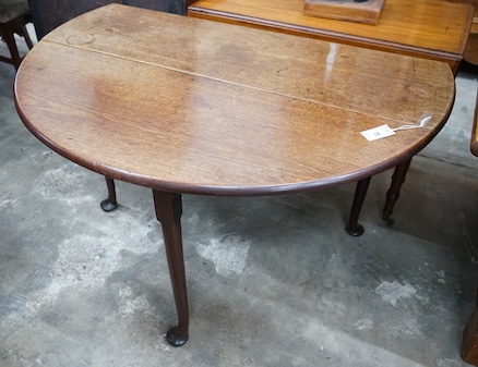 A George IIII mahogany oval drop leaf pad foot dining table, 120cm extended, height 71cm